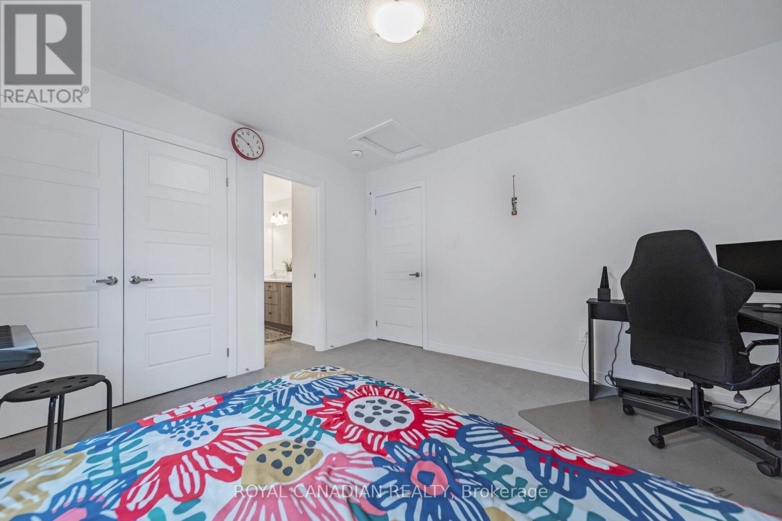 87 Soules Square Property Photo 32