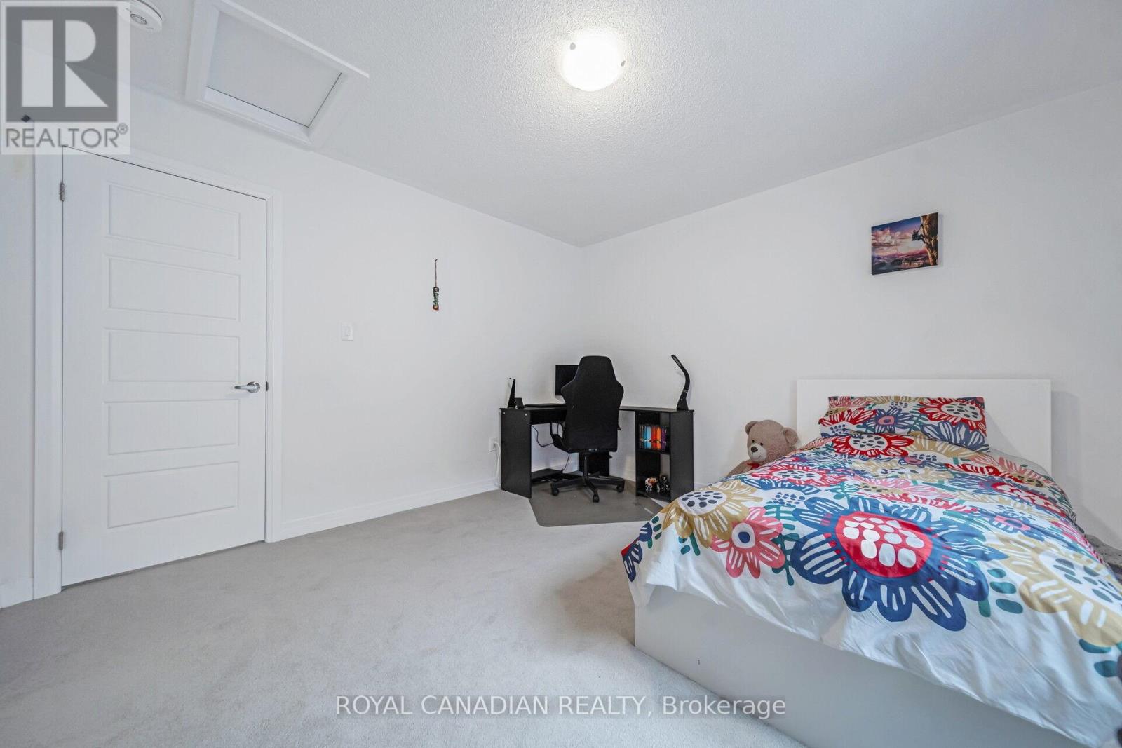 87 Soules Square Property Photo 33