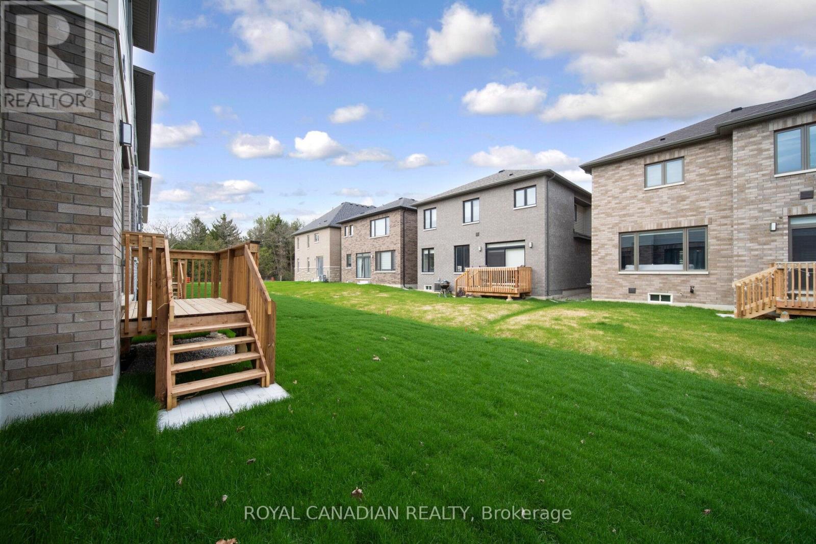 87 Soules Square Property Photo 45