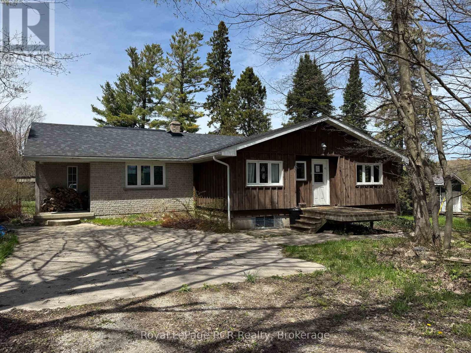 600457 50 Side Road Property Photo 1