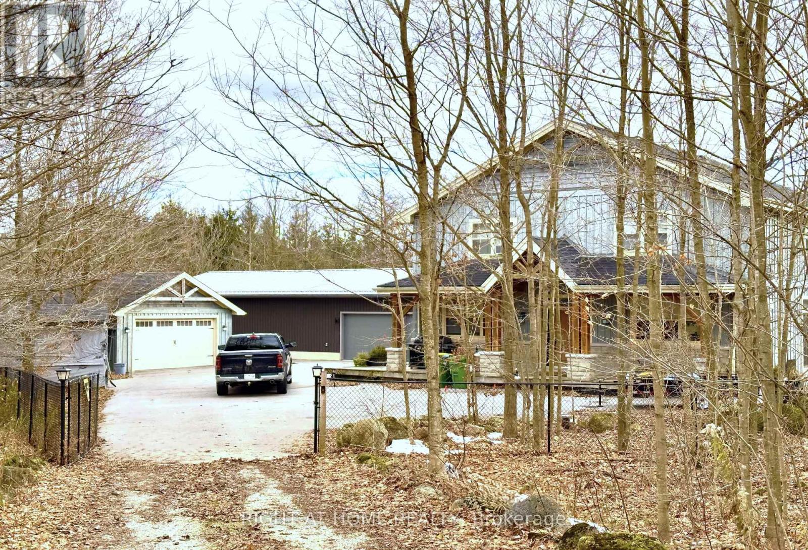 129 Blue Jay Crescent Property Photo 2