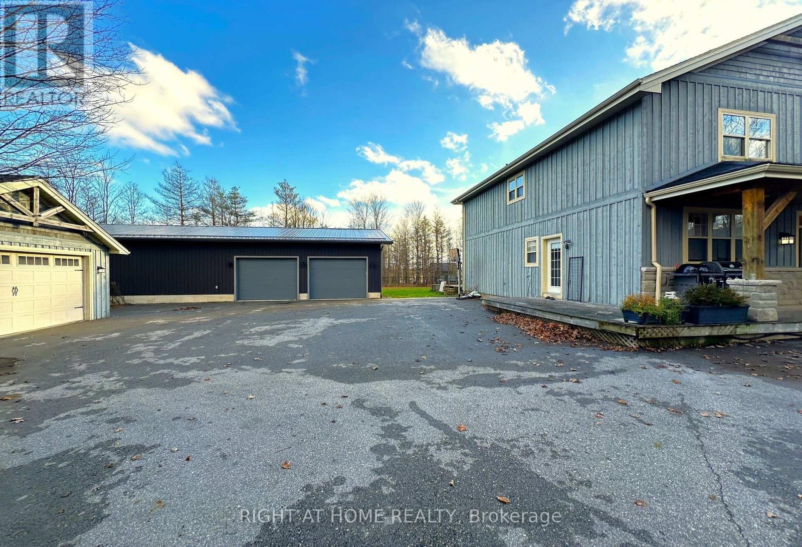 129 Blue Jay Crescent Property Photo 3