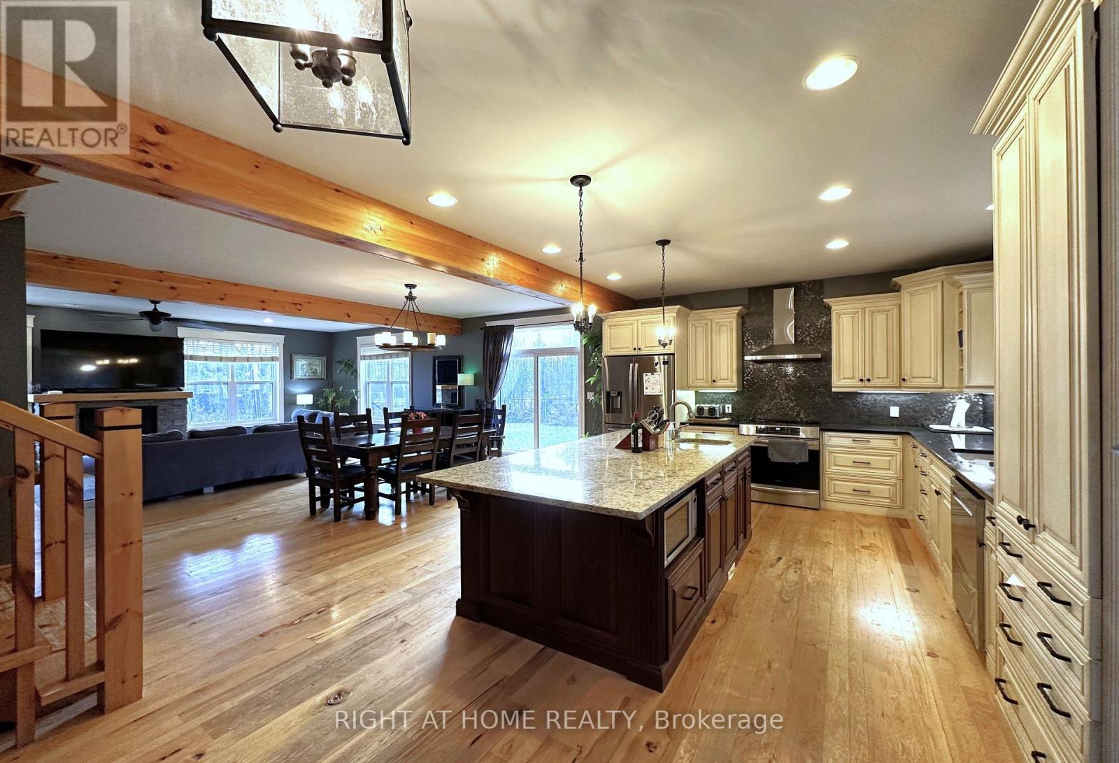 129 Blue Jay Crescent Property Photo 7
