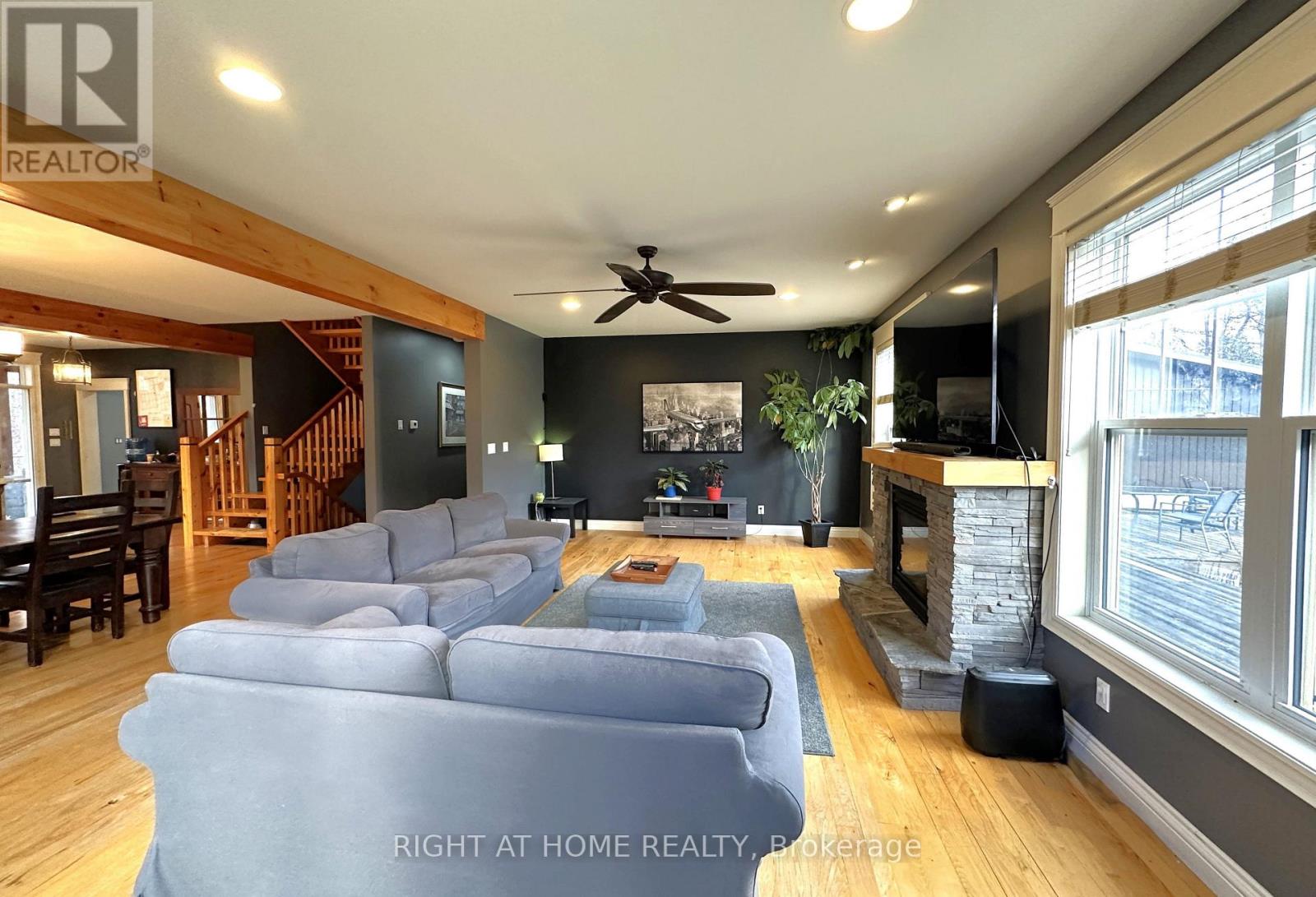 129 Blue Jay Crescent Property Photo 12
