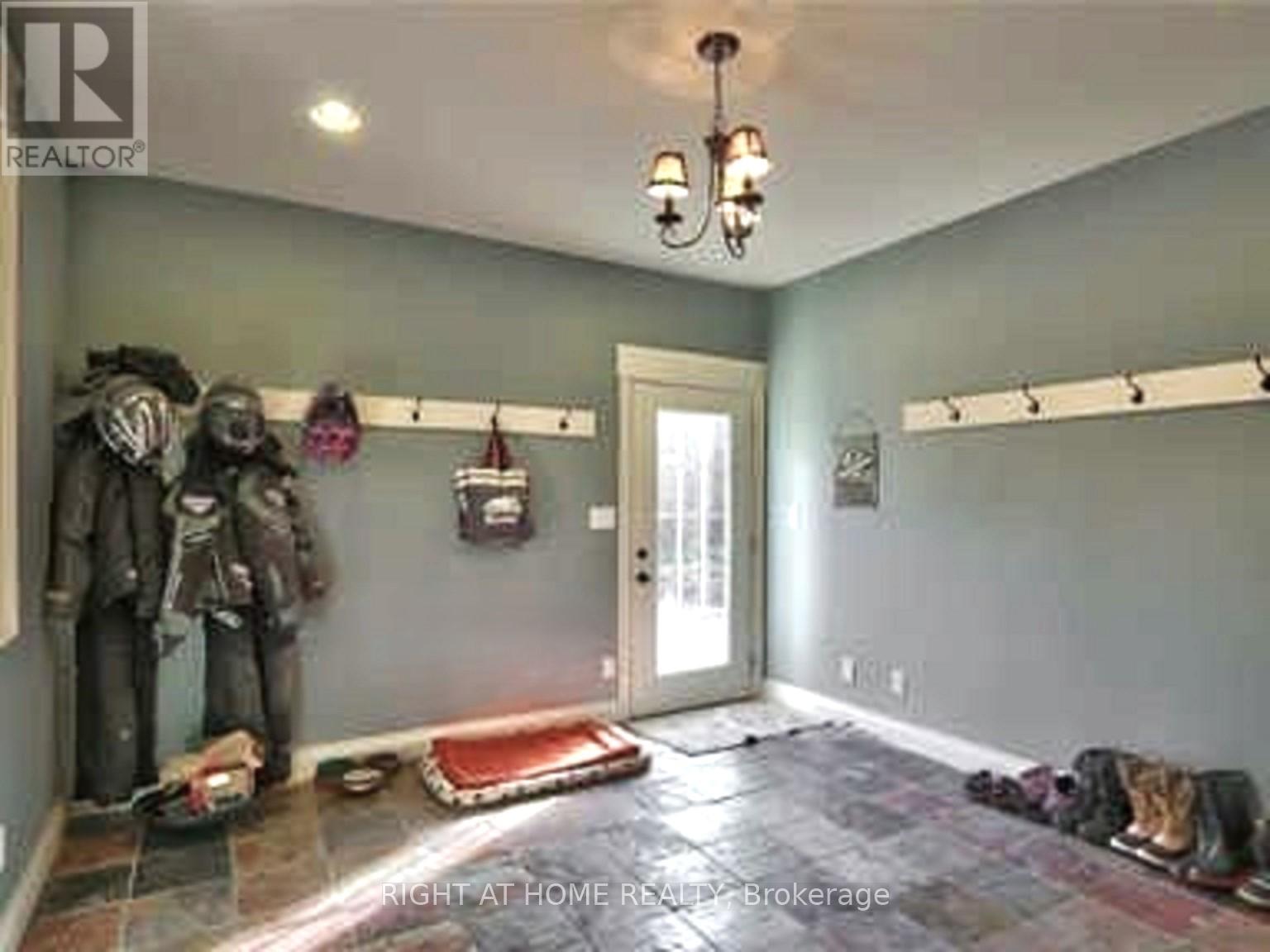 129 Blue Jay Crescent Property Photo 14