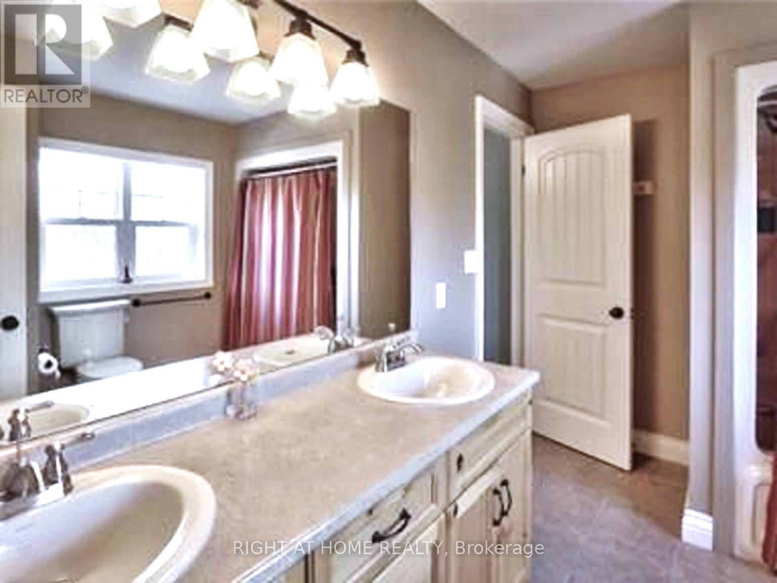 129 Blue Jay Crescent Property Photo 18