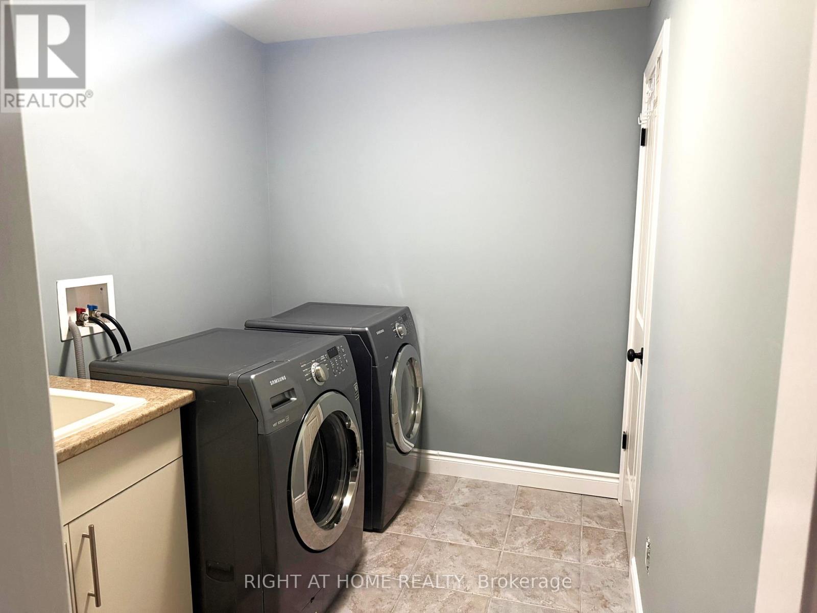 129 Blue Jay Crescent Property Photo 27