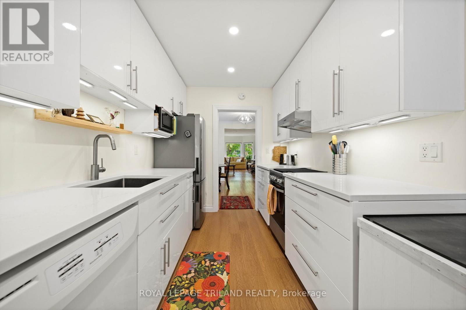 31 Chalmers Street Property Photo 12