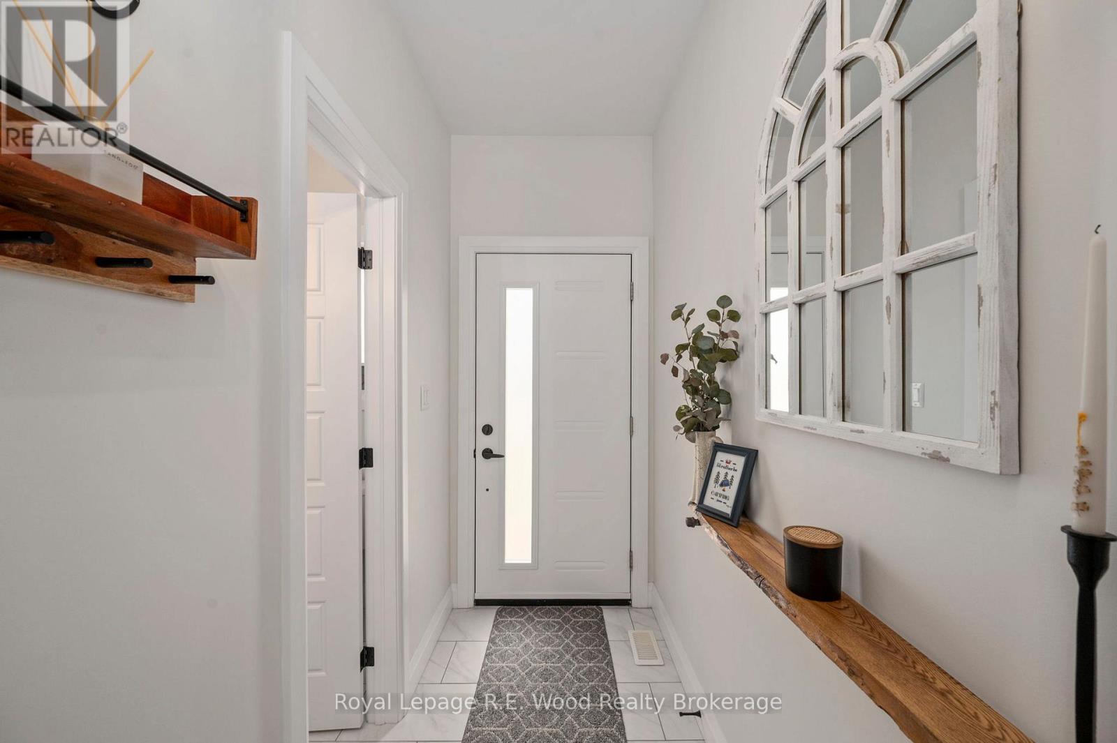 302 - 360 Quarter Town Line Property Photo 4