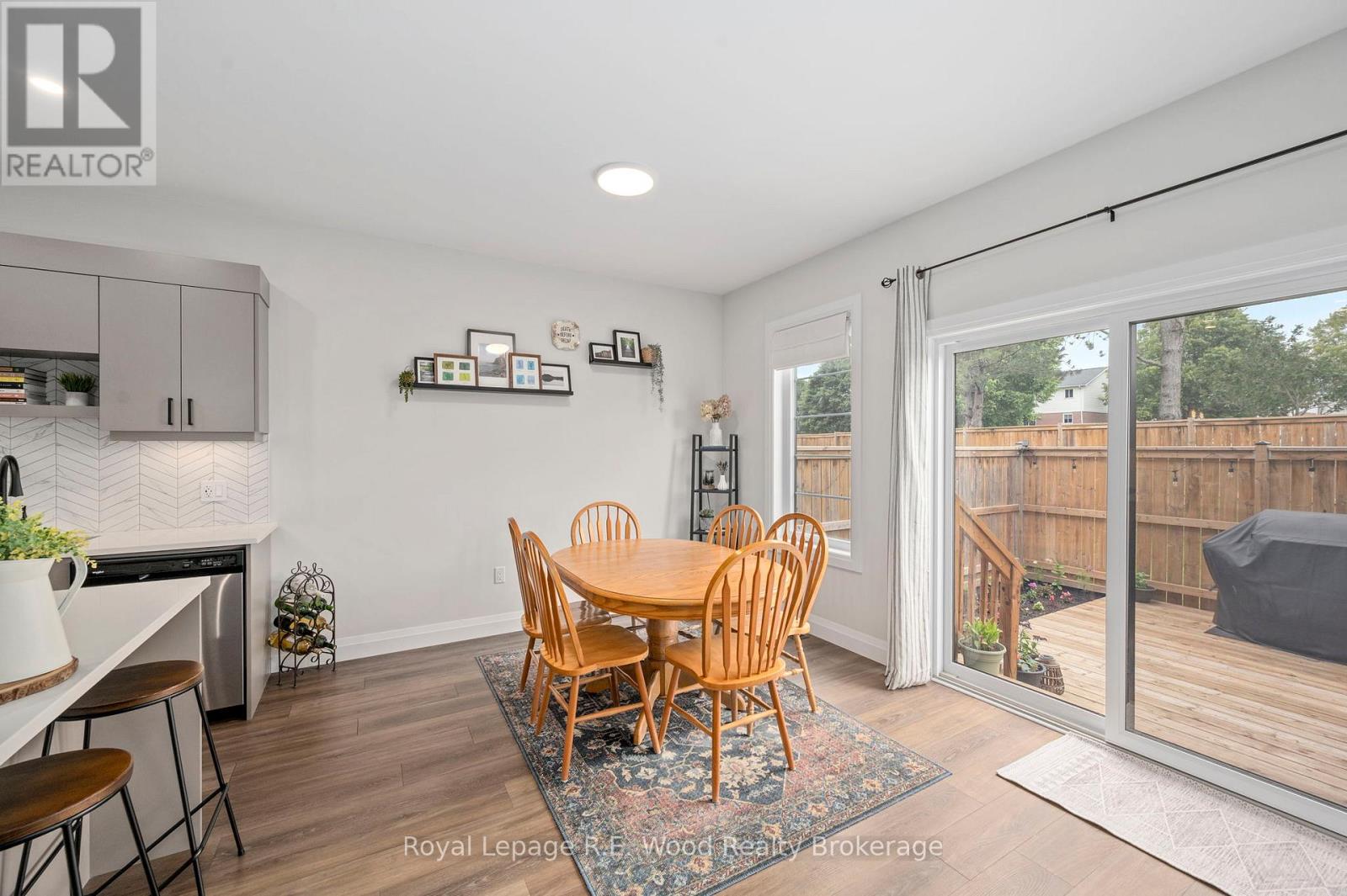 302 - 360 Quarter Town Line Property Photo 7