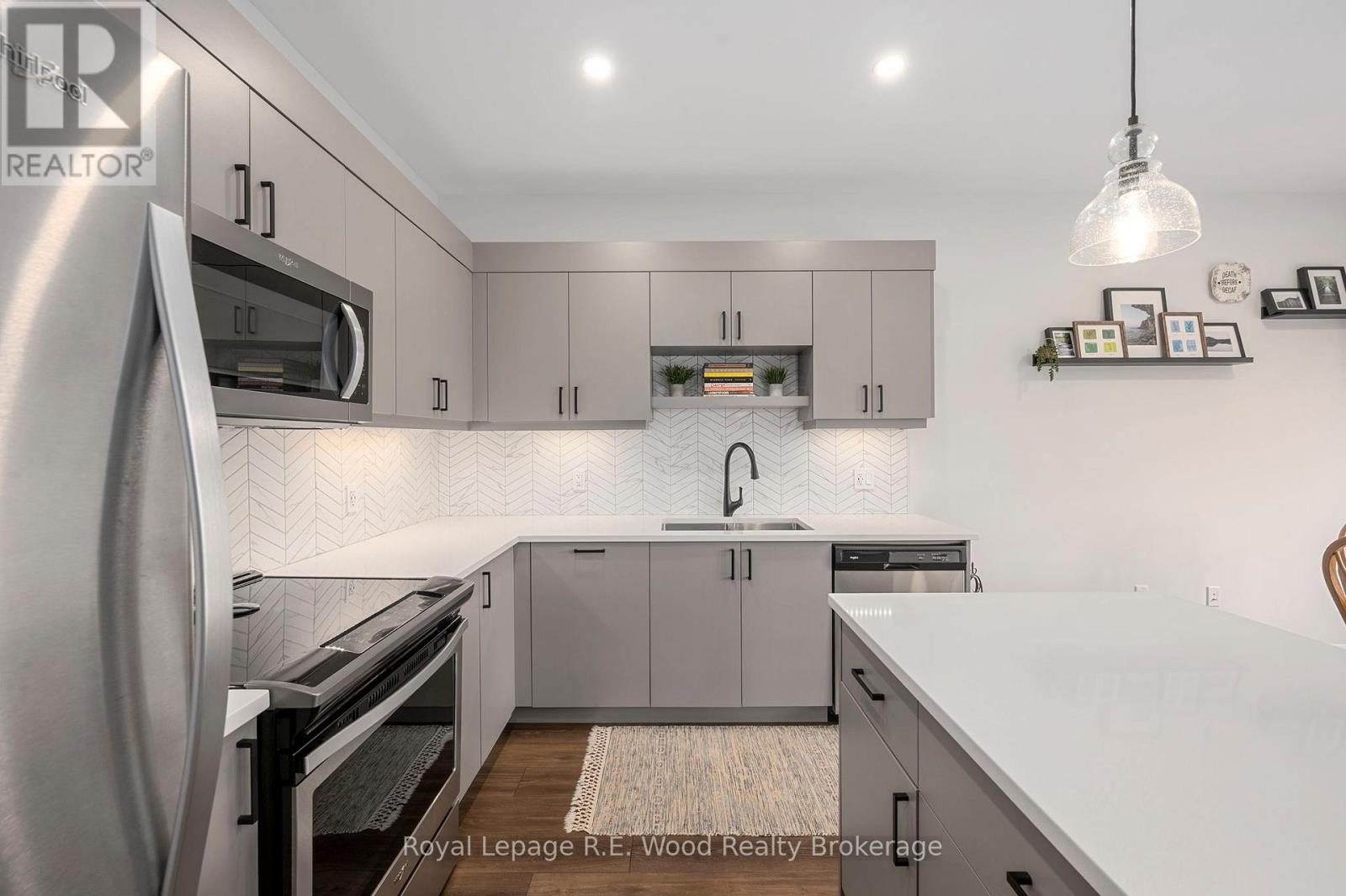 302 - 360 Quarter Town Line Property Photo 8