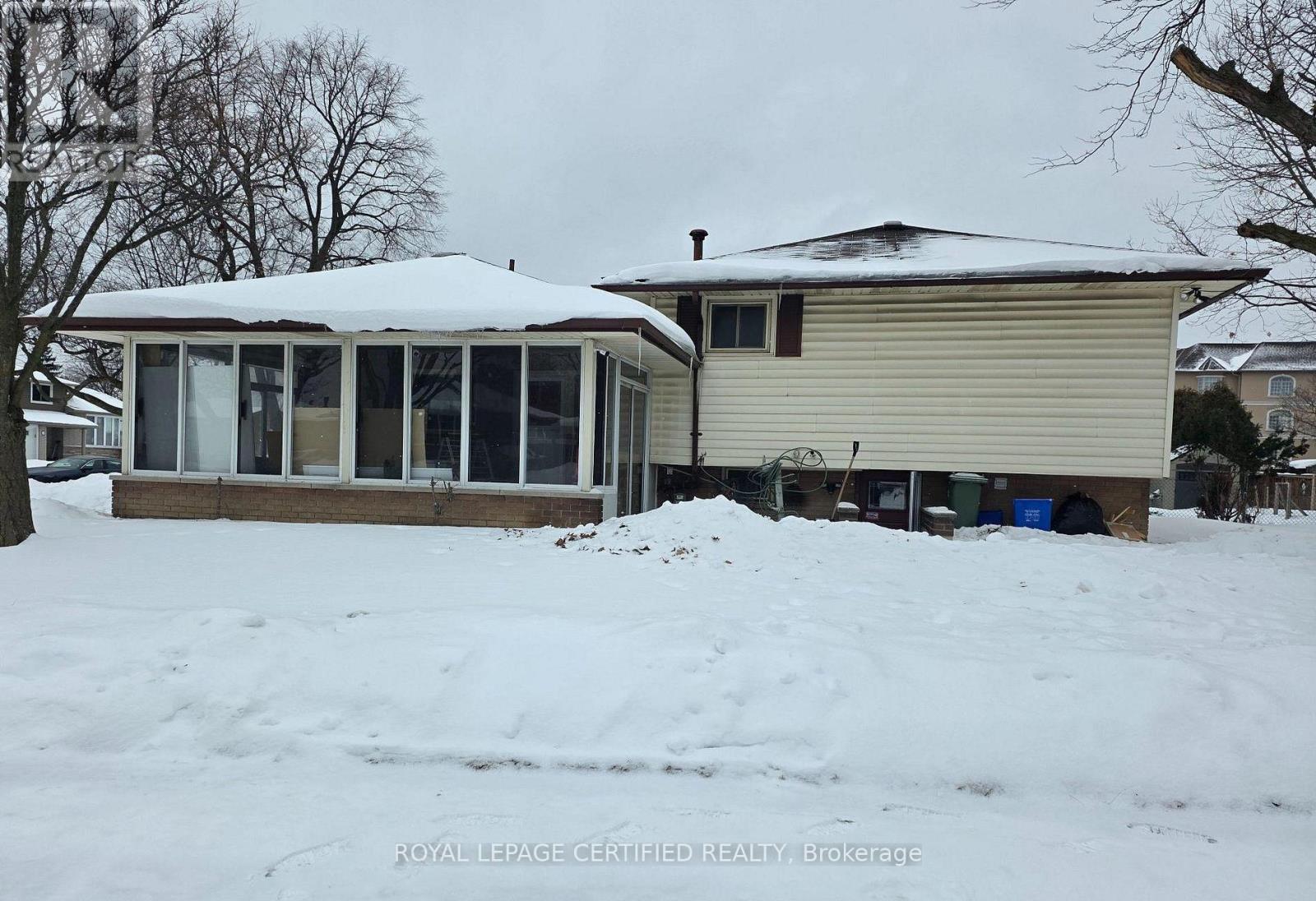2 Rideau Crescent Property Photo 2