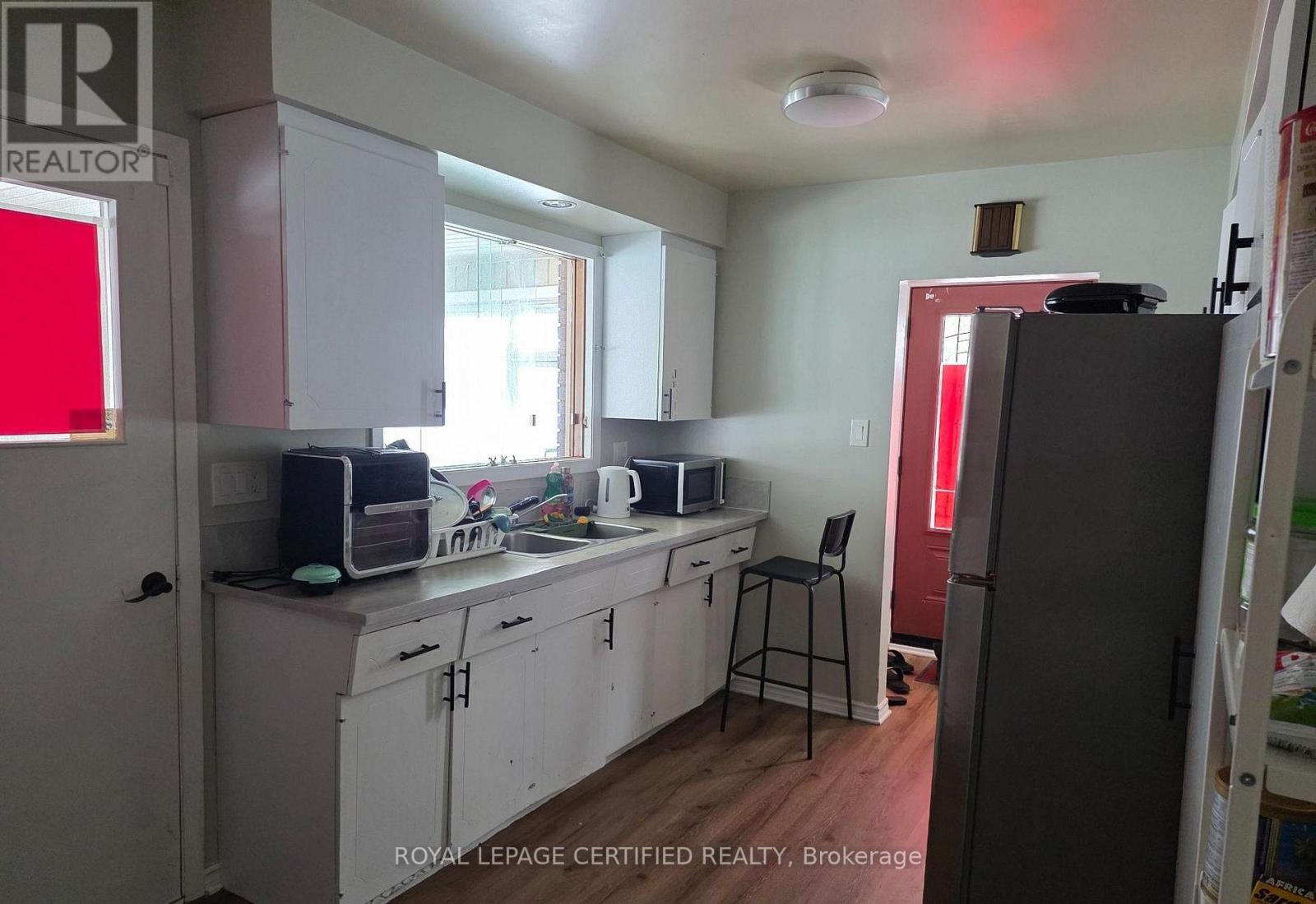 2 Rideau Crescent Property Photo 5