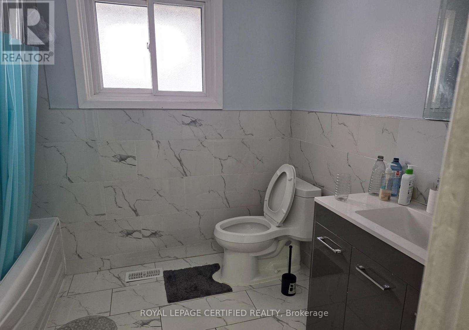 2 Rideau Crescent Property Photo 8