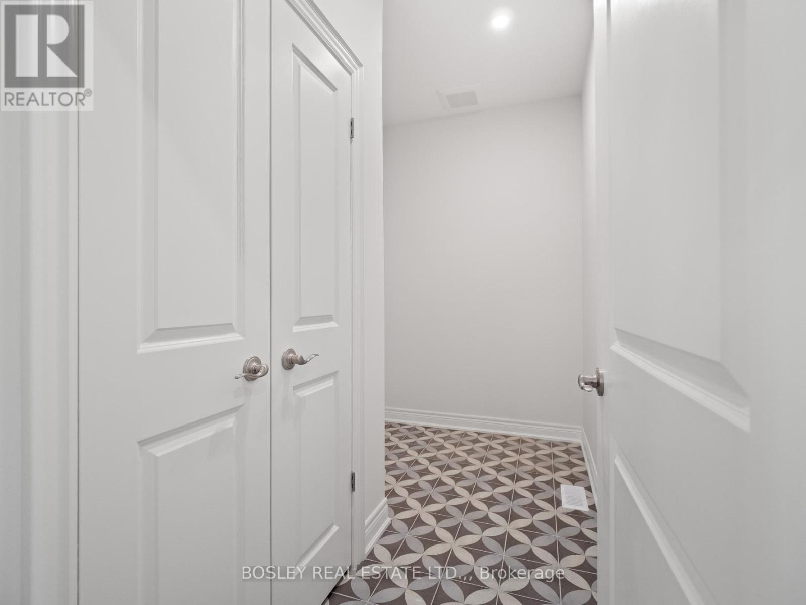 510 Royal Ridge Drive Property Photo 22