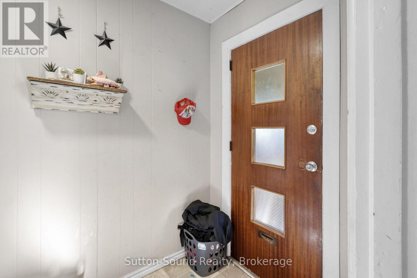 705 17th Street E Property Photo 3