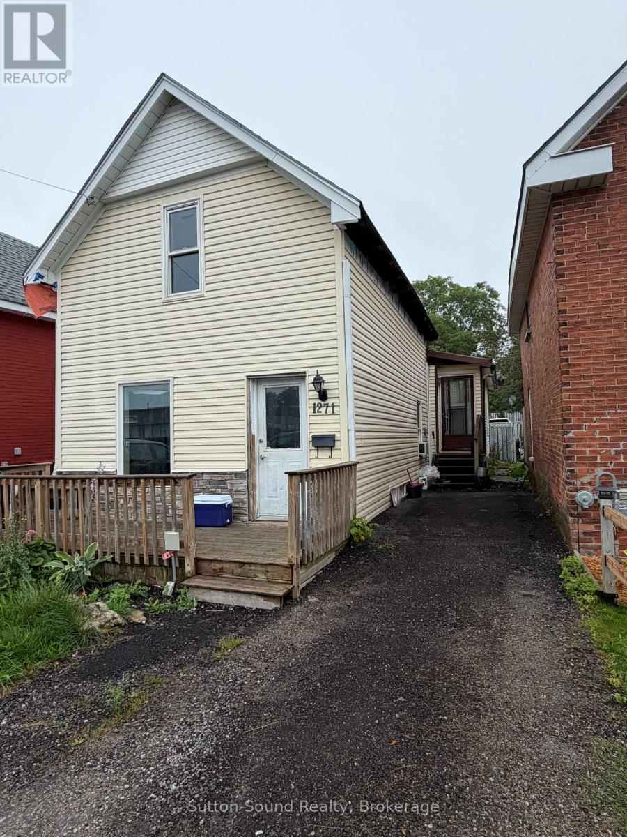 1271 2nd Avenue E Property Photo 2