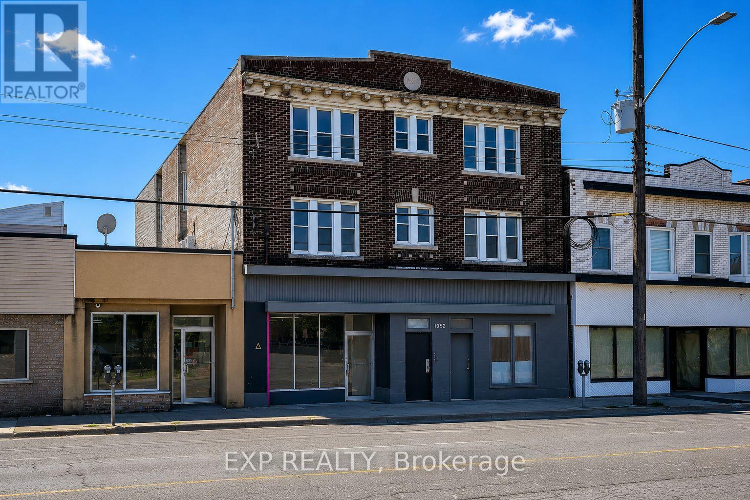 1052 - 1054 BARTON STREET E