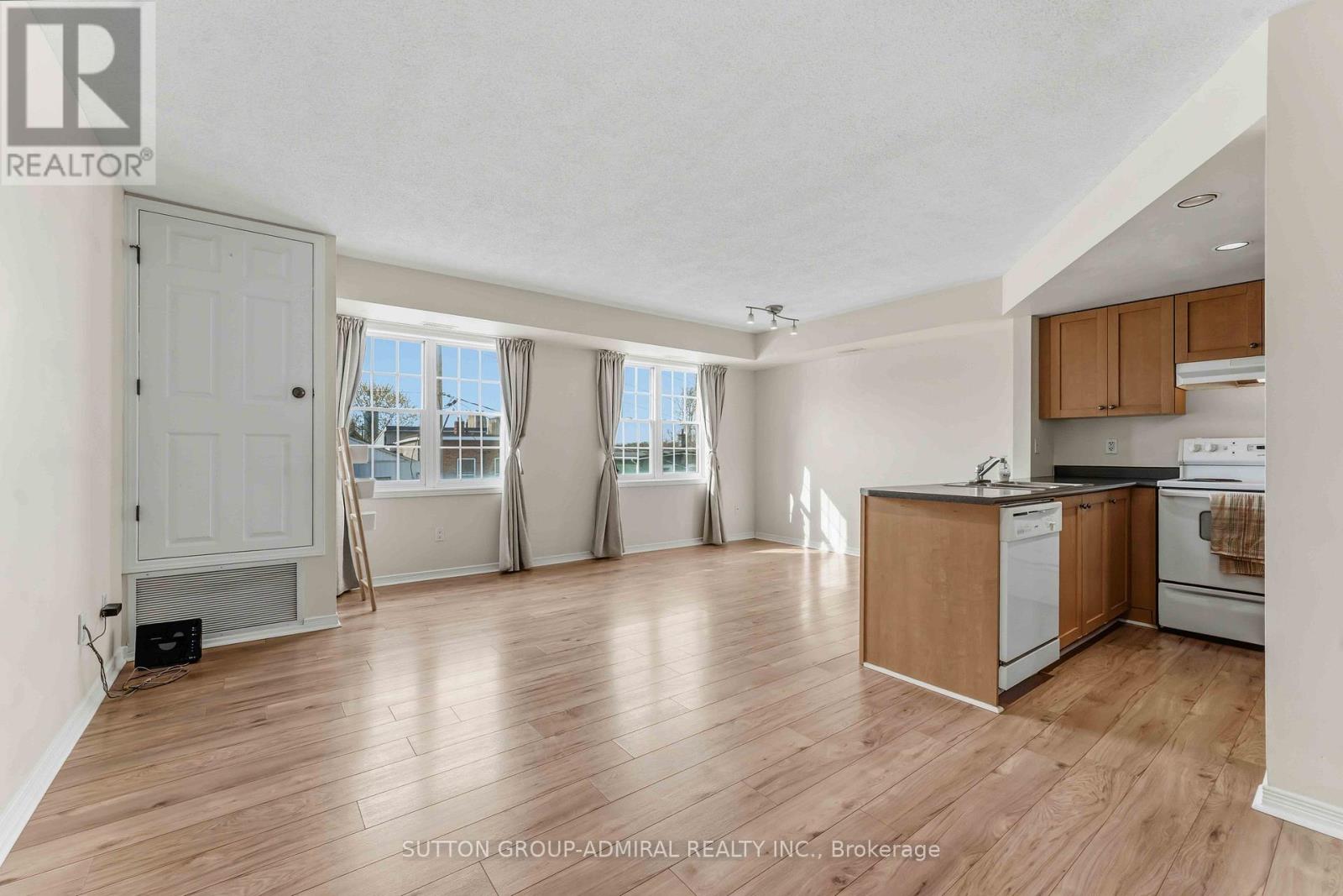 9 - 130 Rochester Street Property Photo 9