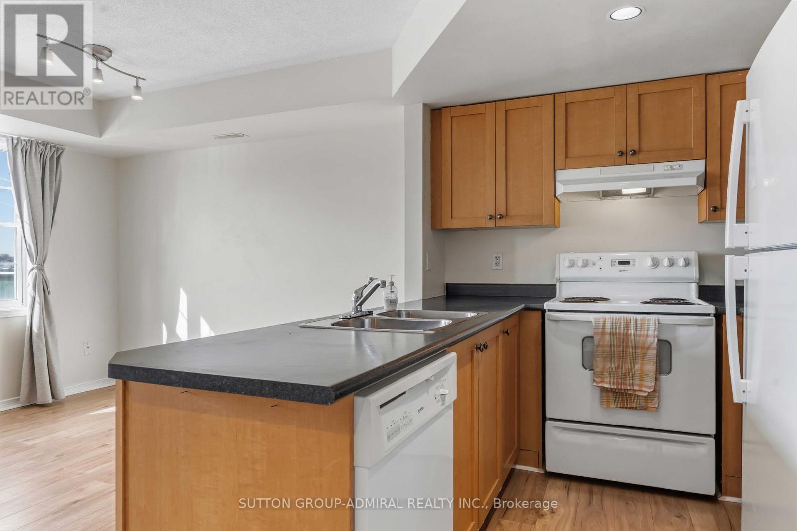 9 - 130 Rochester Street Property Photo 13