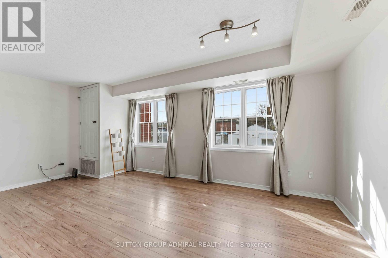9 - 130 Rochester Street Property Photo 22