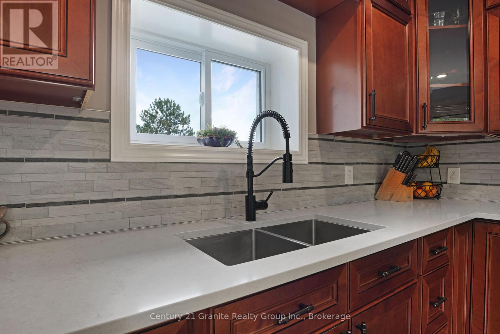 25 Post Street Property Photo 15