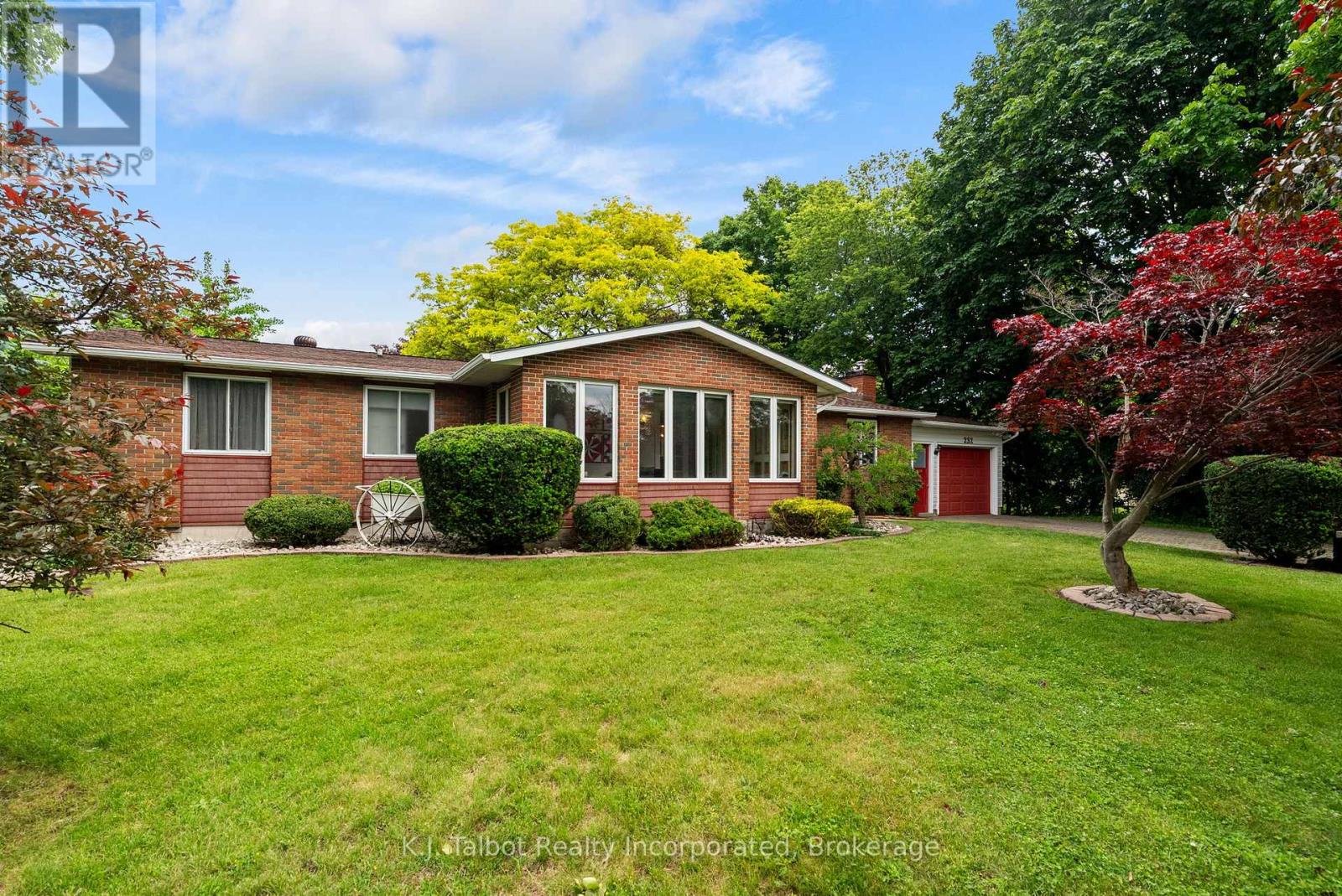 232 PICTON STREET W