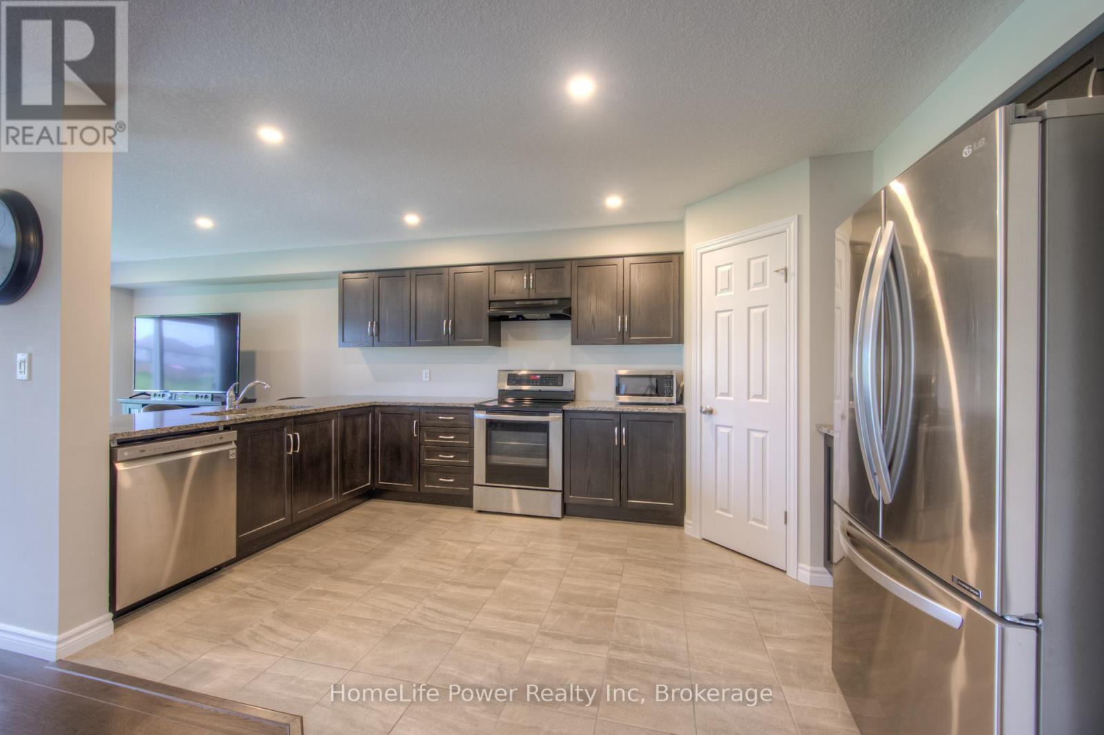 1365 Calais Drive Property Photo 12
