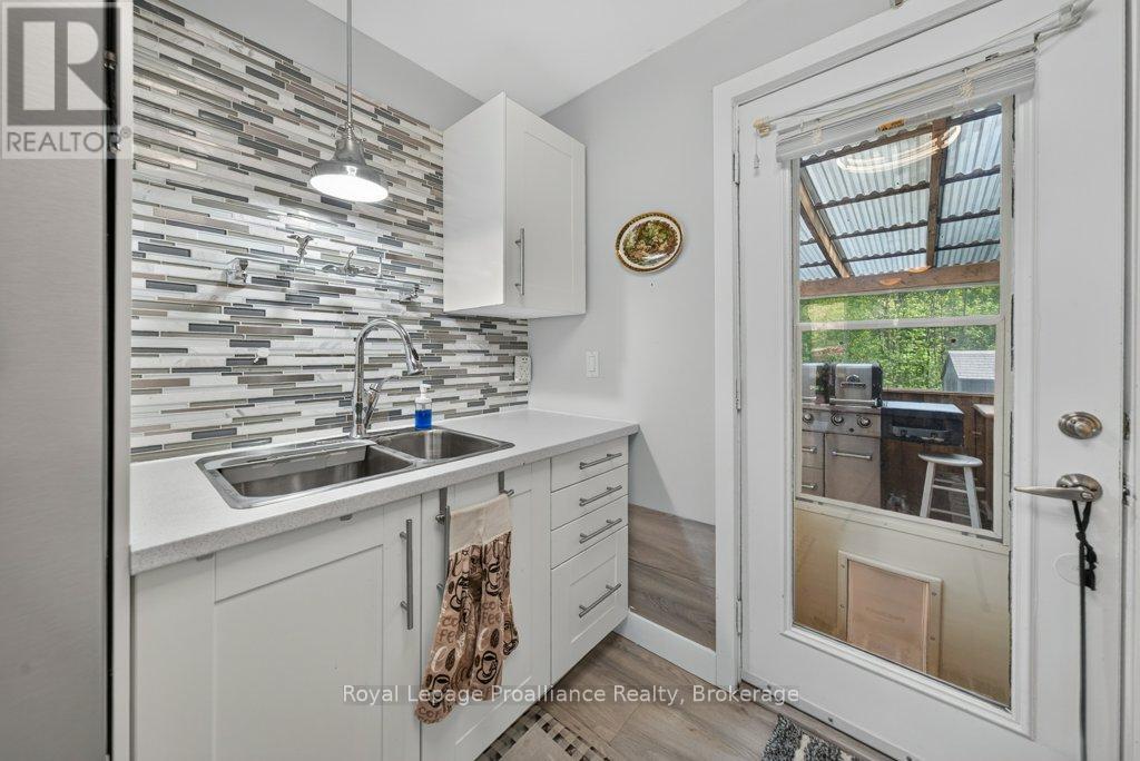 1012 Lakeshore Drive Property Photo 17