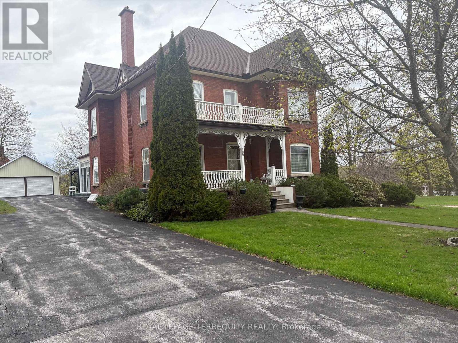 16 Booth Street S Property Photo 1