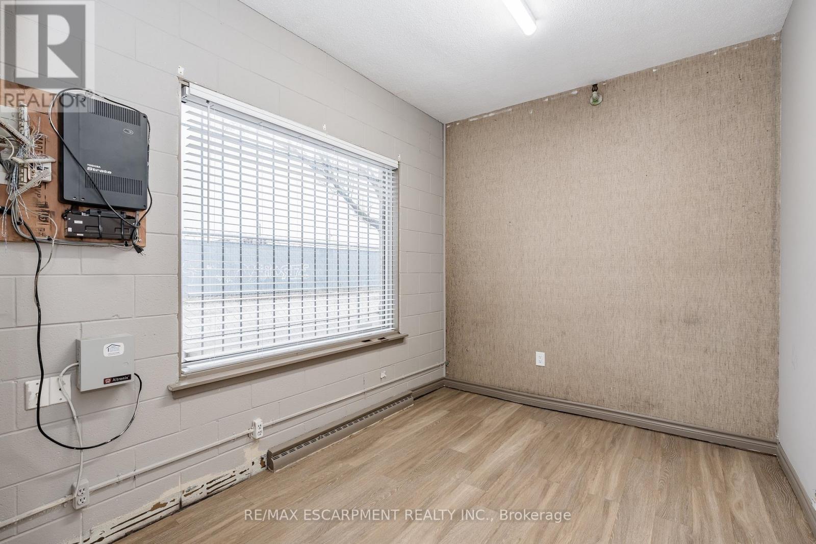 18 Linden Street Property Photo 11