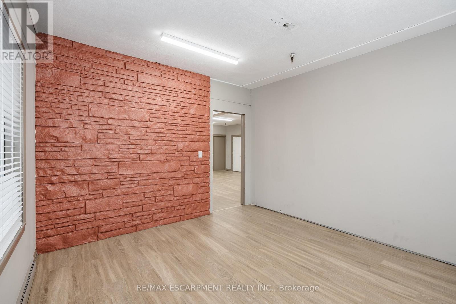 18 Linden Street Property Photo 16