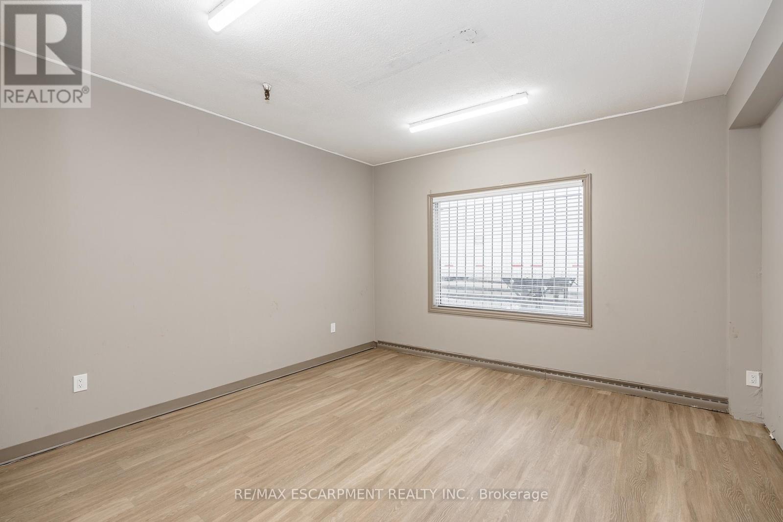 18 Linden Street Property Photo 17