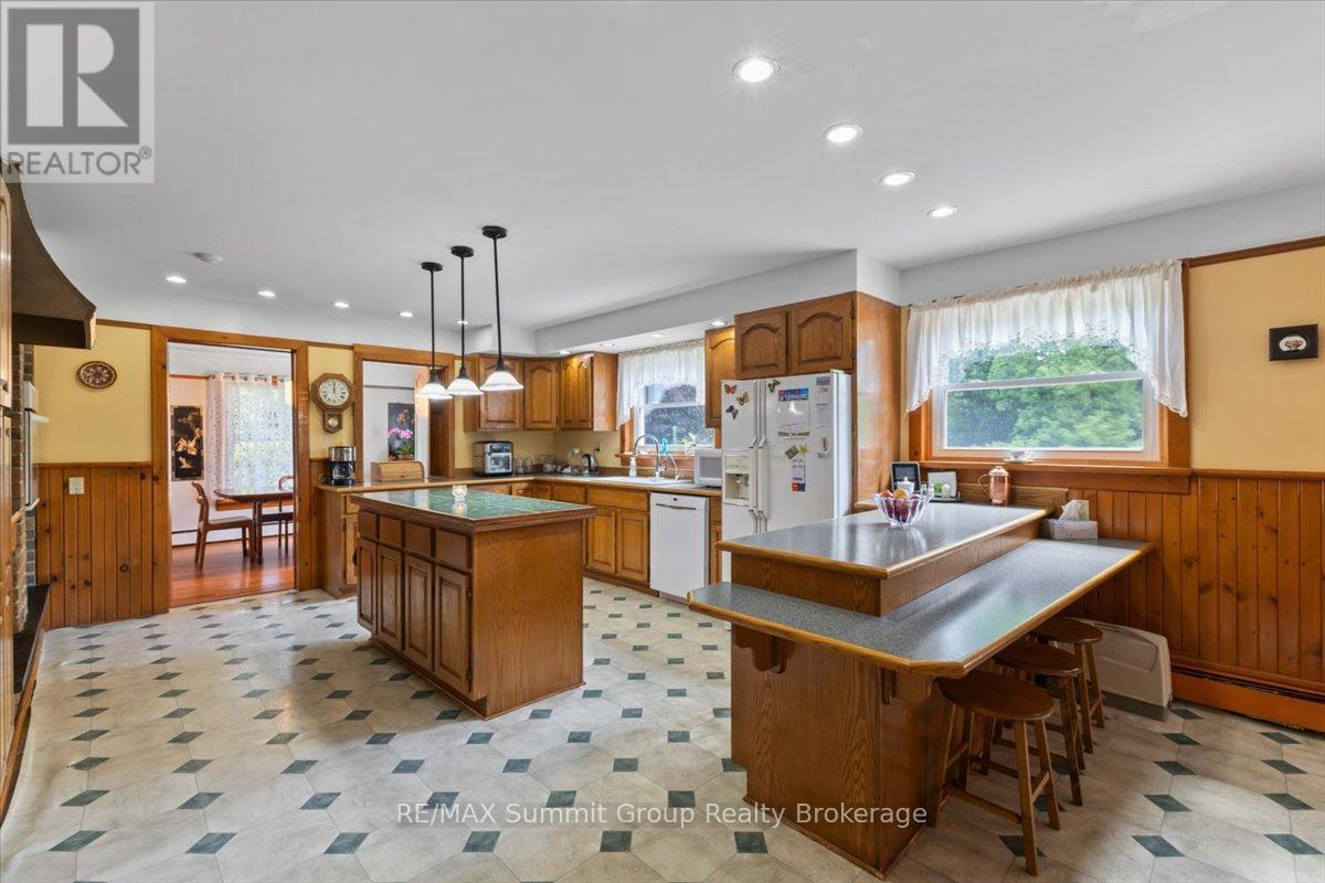 774549 Highway 10 Property Photo 7