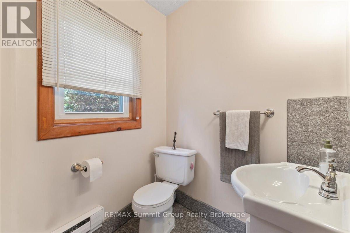774549 Highway 10 Property Photo 13