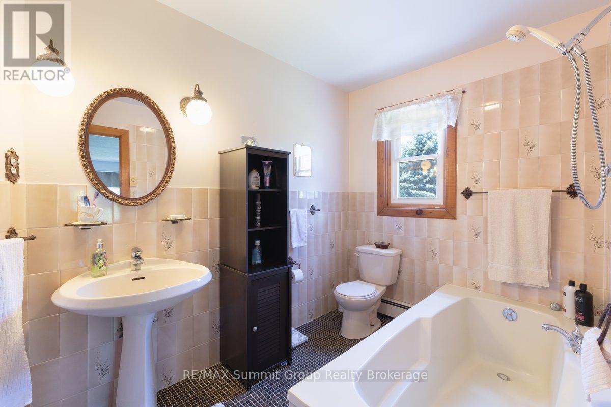 774549 Highway 10 Property Photo 17