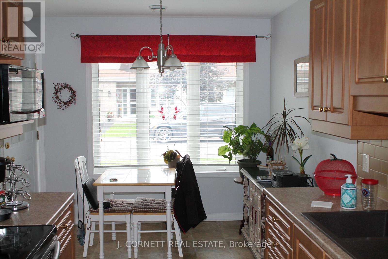 4 - 3 Maple Street N Property Photo 2