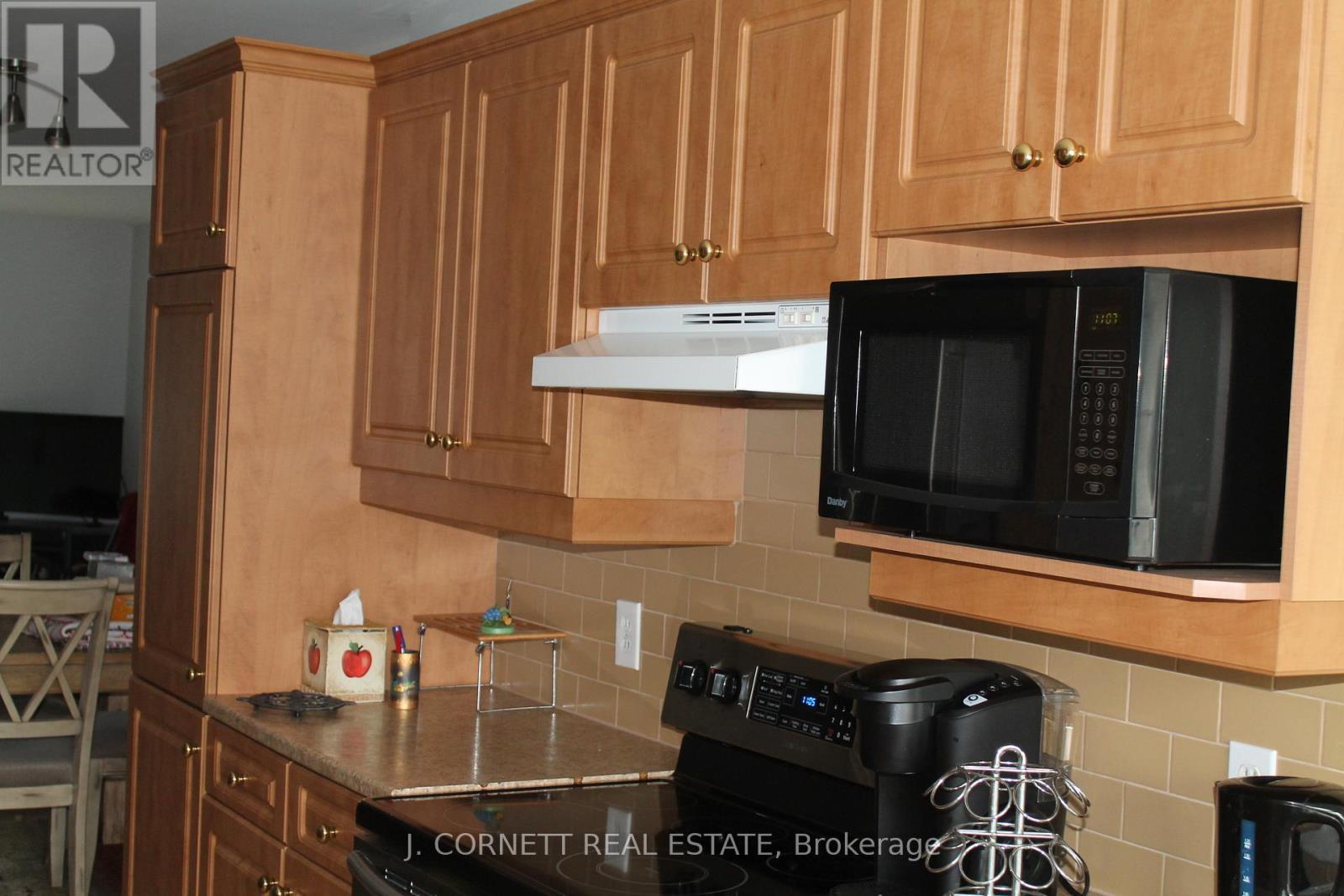 4 - 3 Maple Street N Property Photo 3