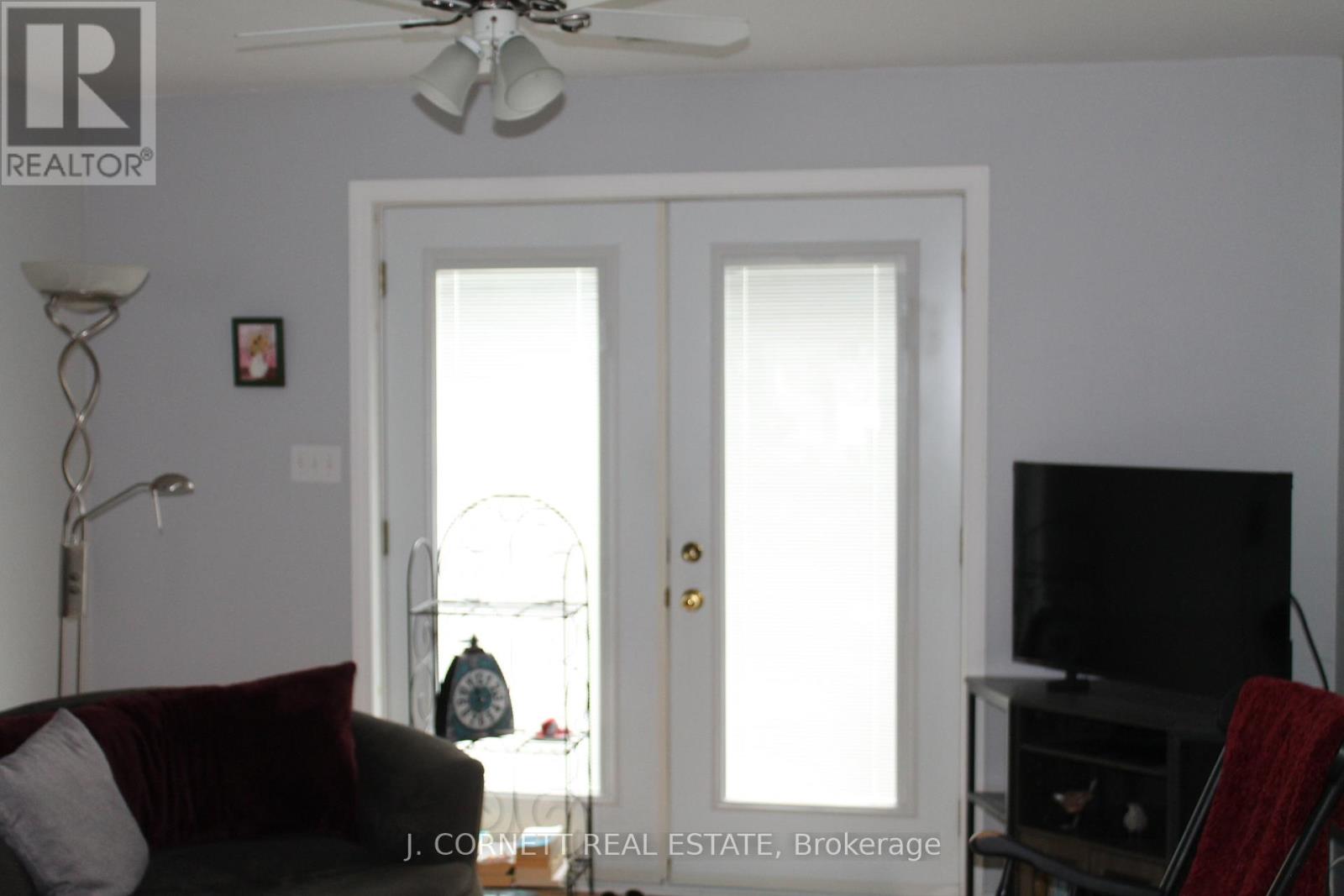 4 - 3 Maple Street N Property Photo 9