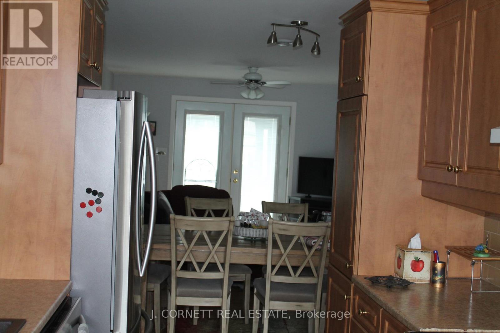 4 - 3 Maple Street N Property Photo 10