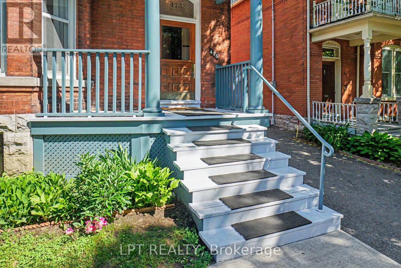 475 Maclaren Street Property Photo 3