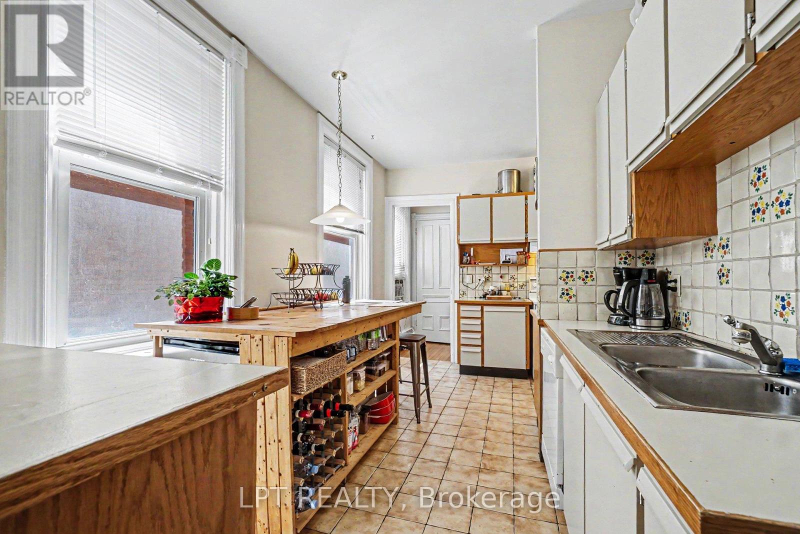 475 Maclaren Street Property Photo 7