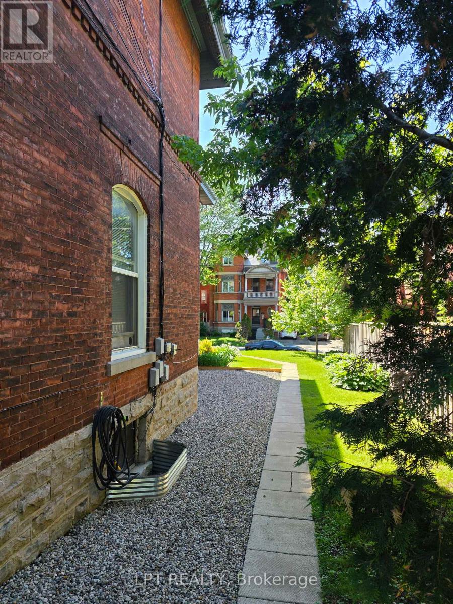 475 Maclaren Street Property Photo 38