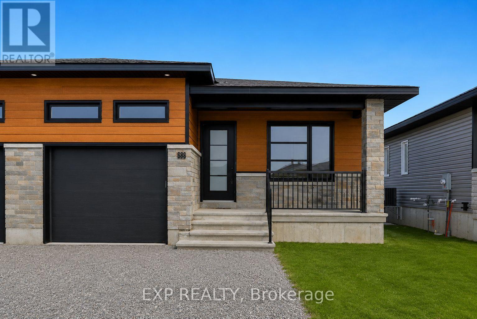 990 Katia Street Property Photo 1