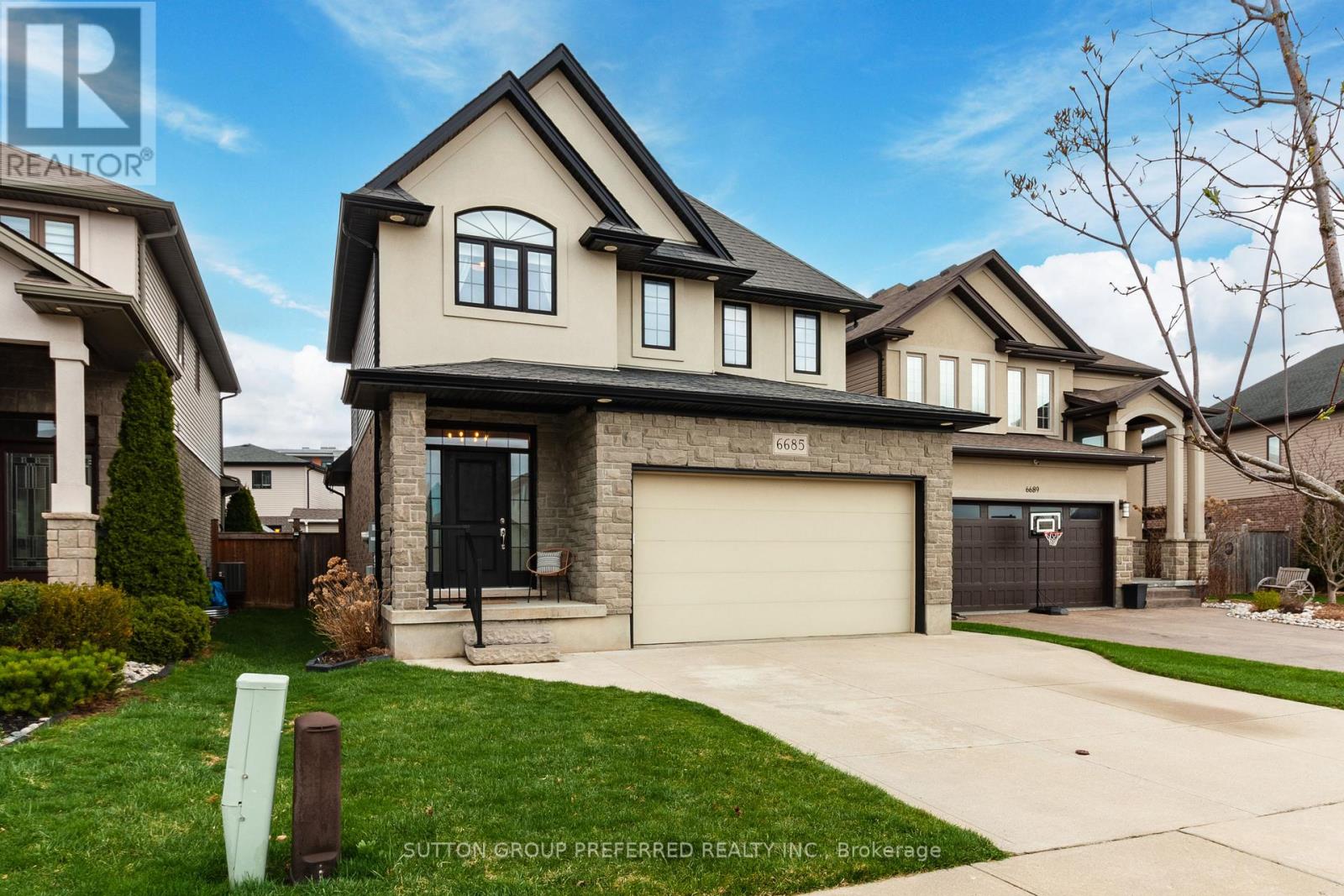 6685 Navin Crescent Property Photo 3
