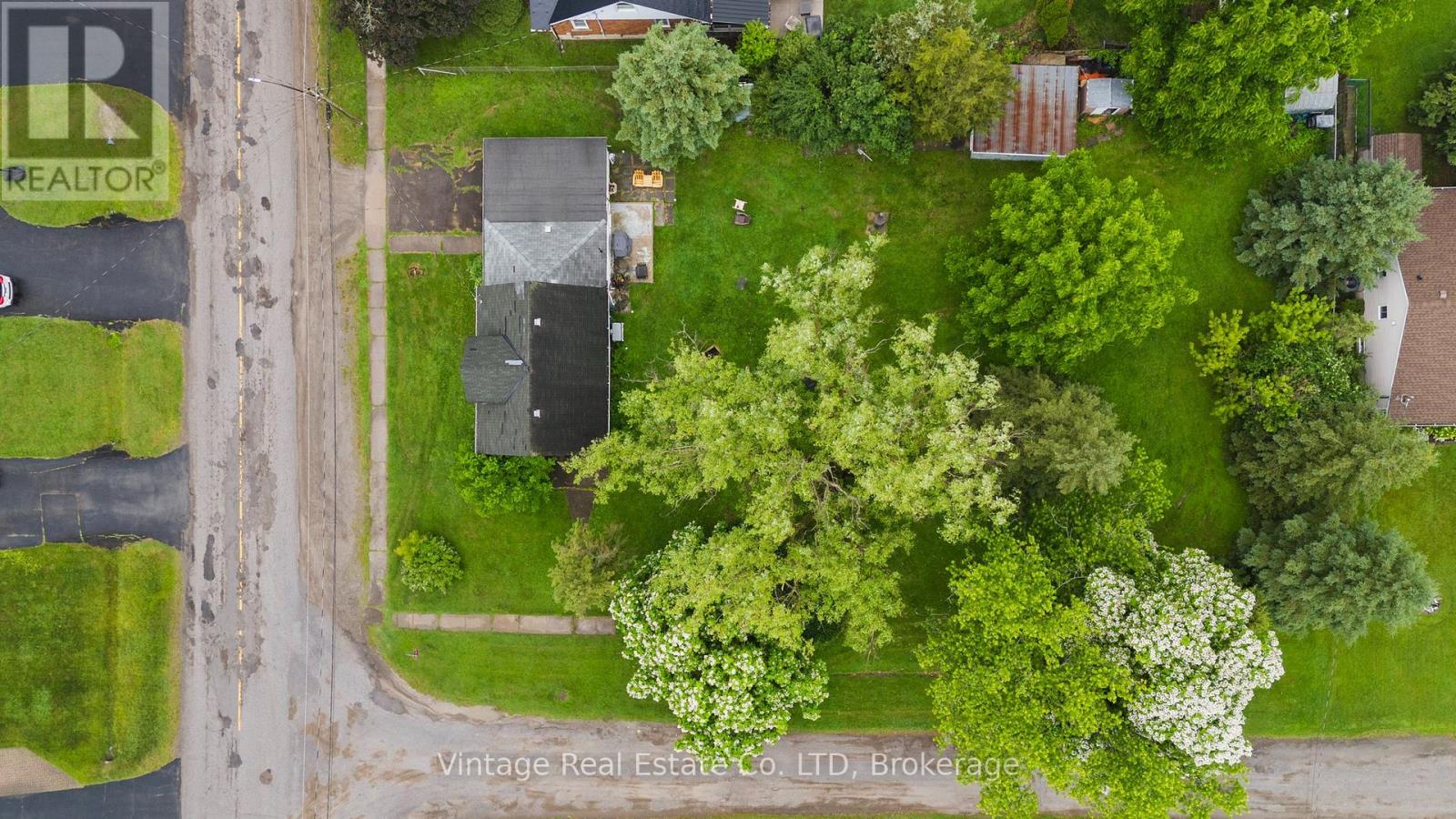 1548 Henderson Street Property Photo 6