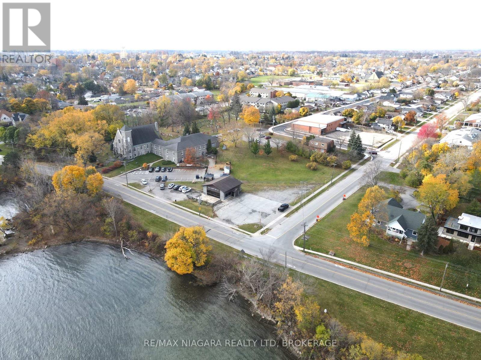 365 Niagara Boulevard Property Photo 4