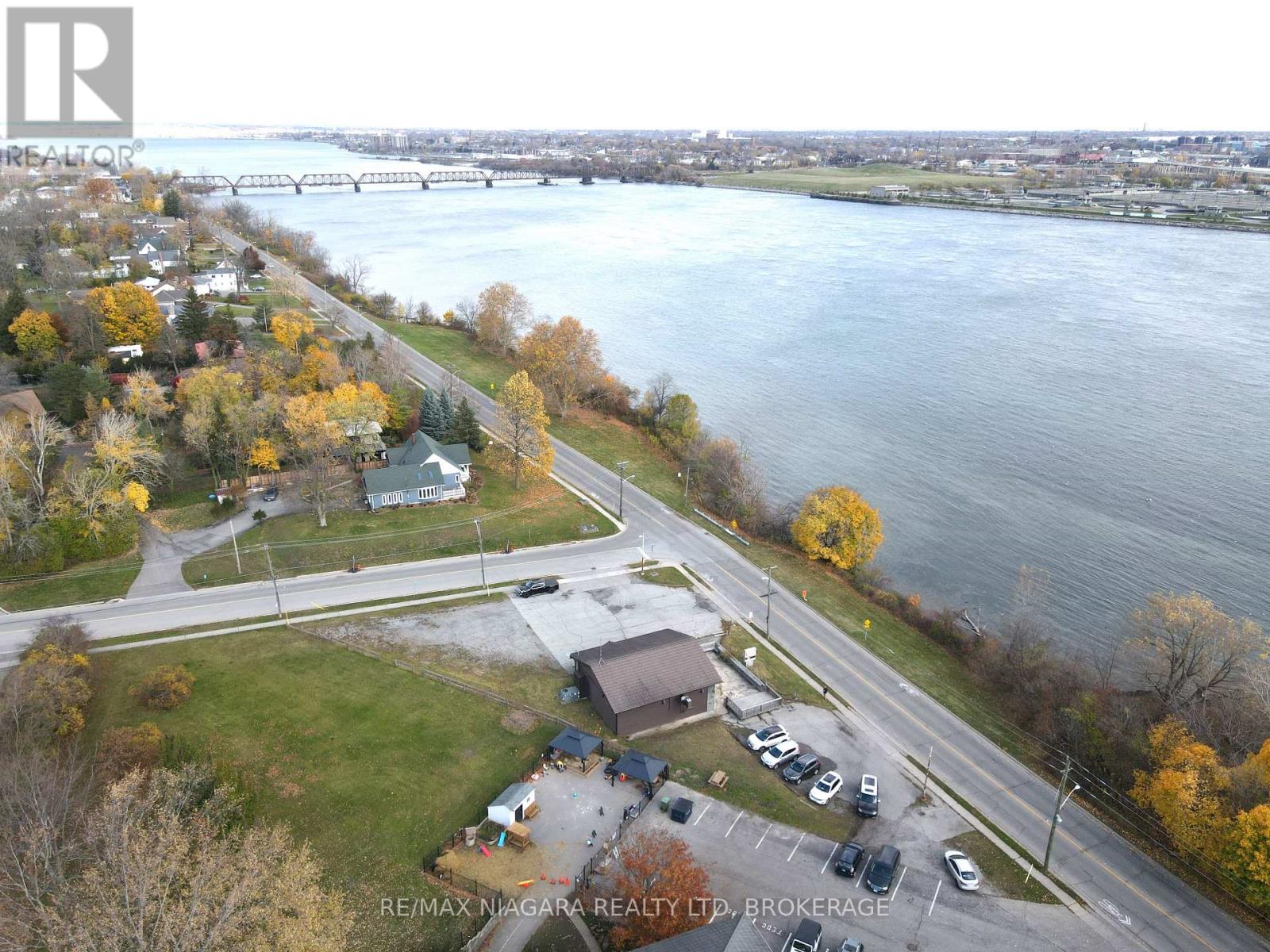365 Niagara Boulevard Property Photo 5