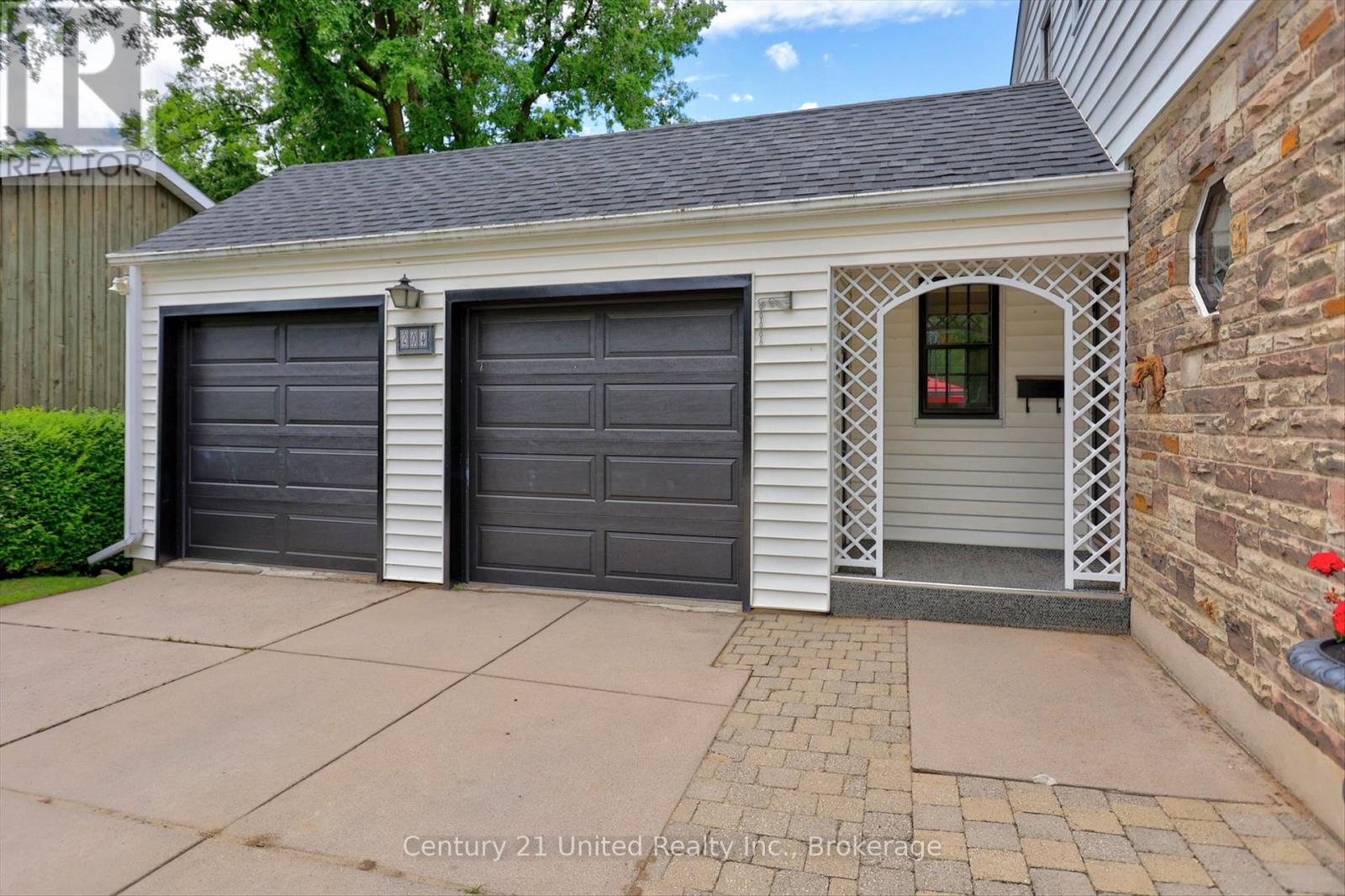 204 O'carroll Avenue Property Photo 32