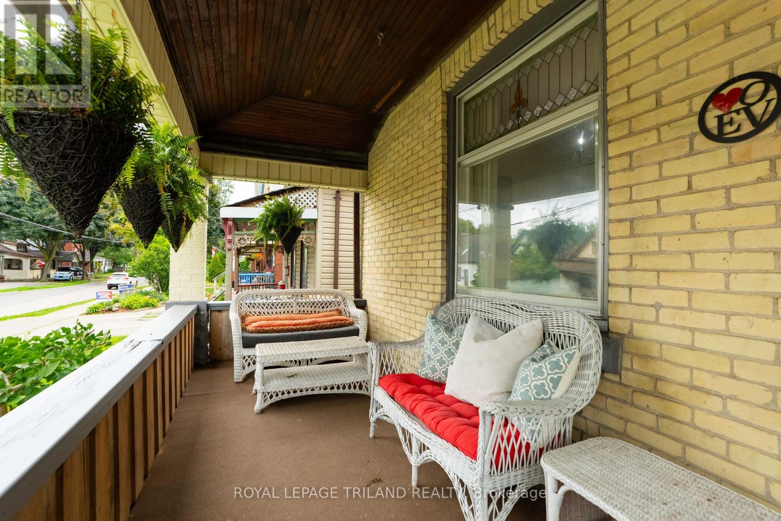 946 Dufferin Avenue Property Photo 2